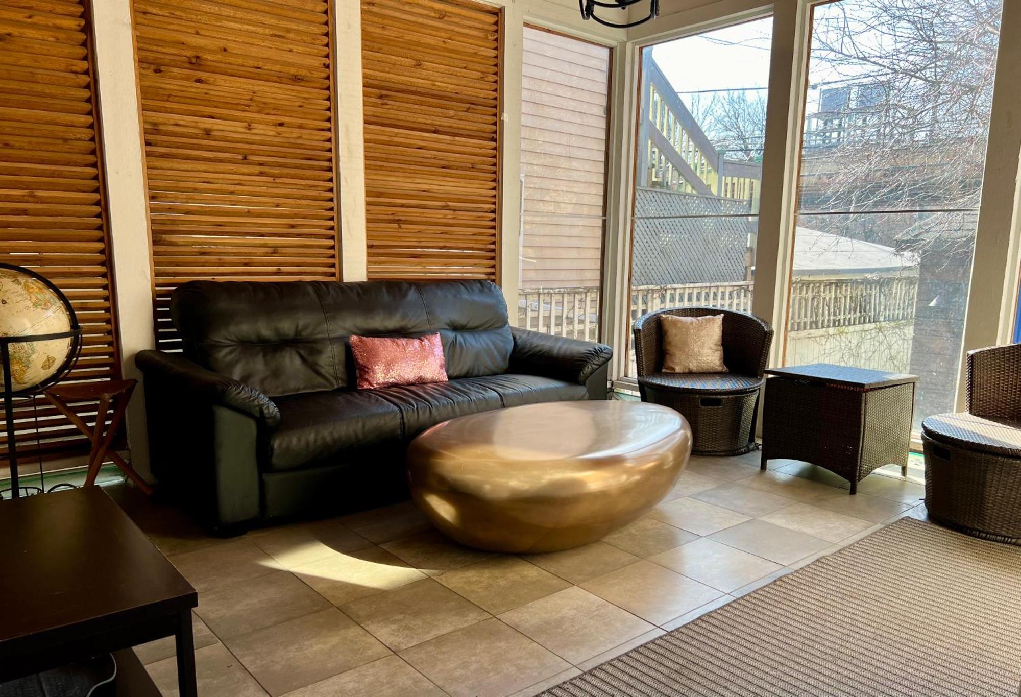 3 Bedroom Spacious Home In Ideal Location W Free Parking Back Yard Pets Welcome Chicago Eksteriør bilde