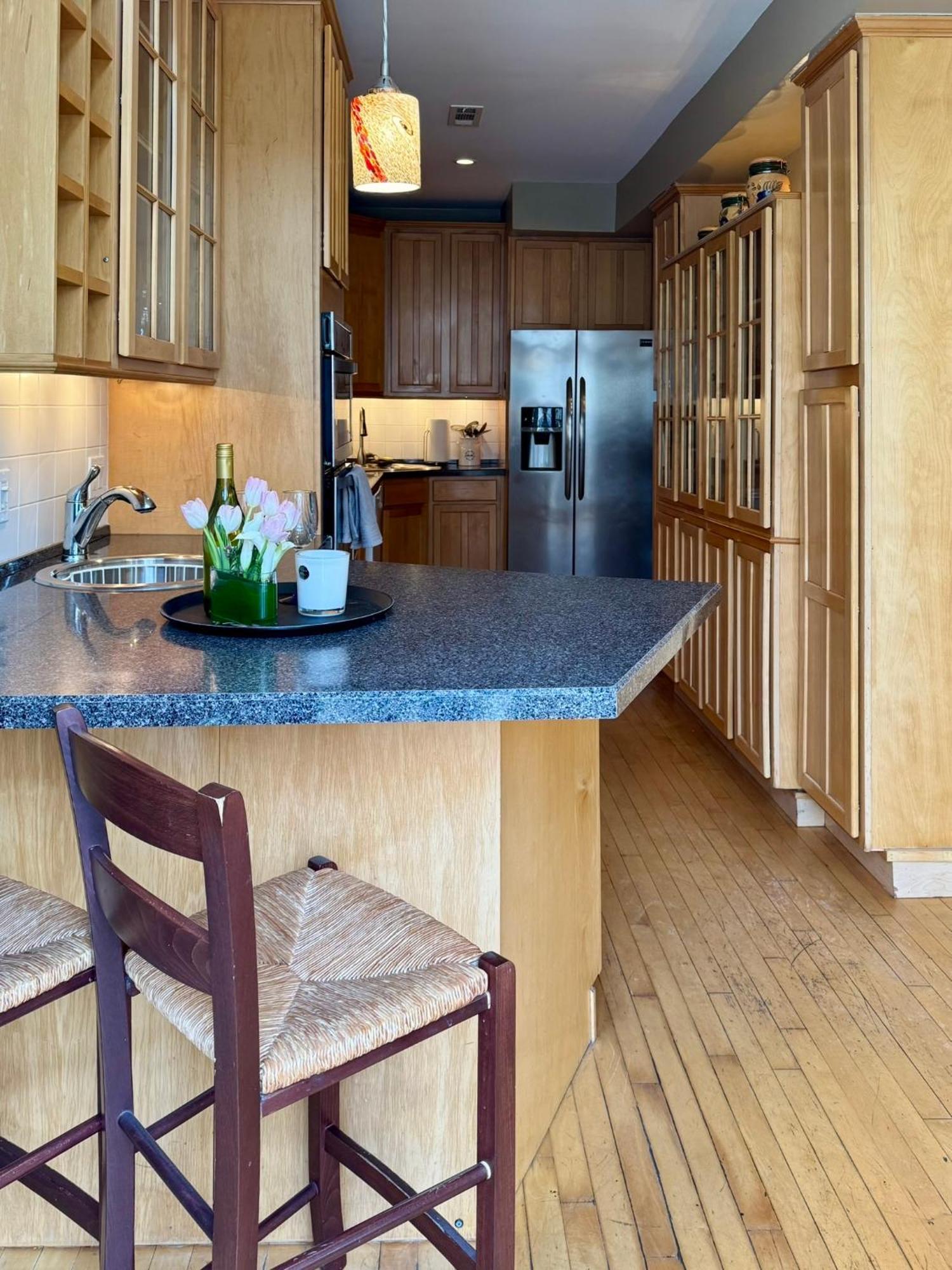 3 Bedroom Spacious Home In Ideal Location W Free Parking Back Yard Pets Welcome Chicago Eksteriør bilde