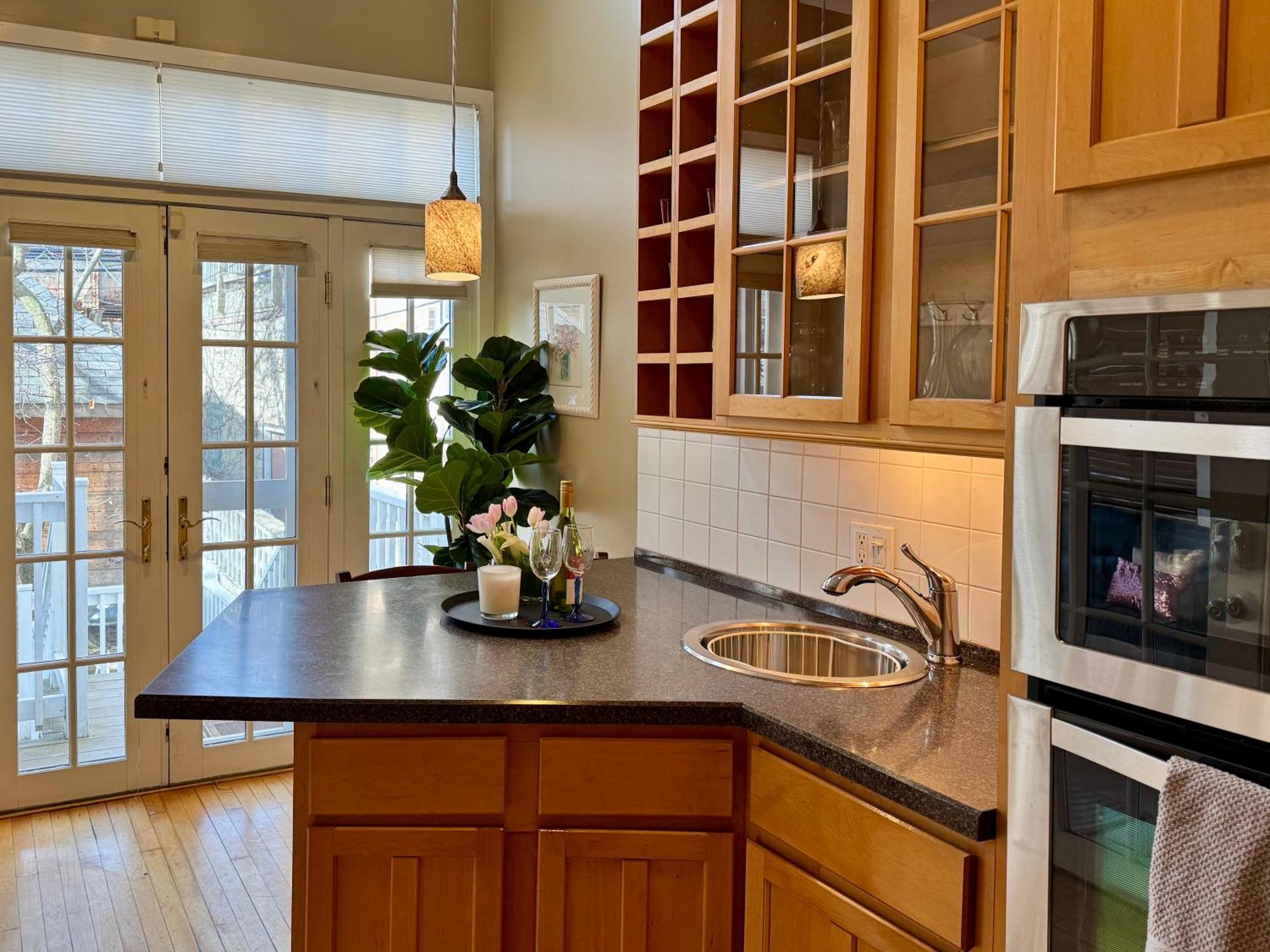3 Bedroom Spacious Home In Ideal Location W Free Parking Back Yard Pets Welcome Chicago Eksteriør bilde