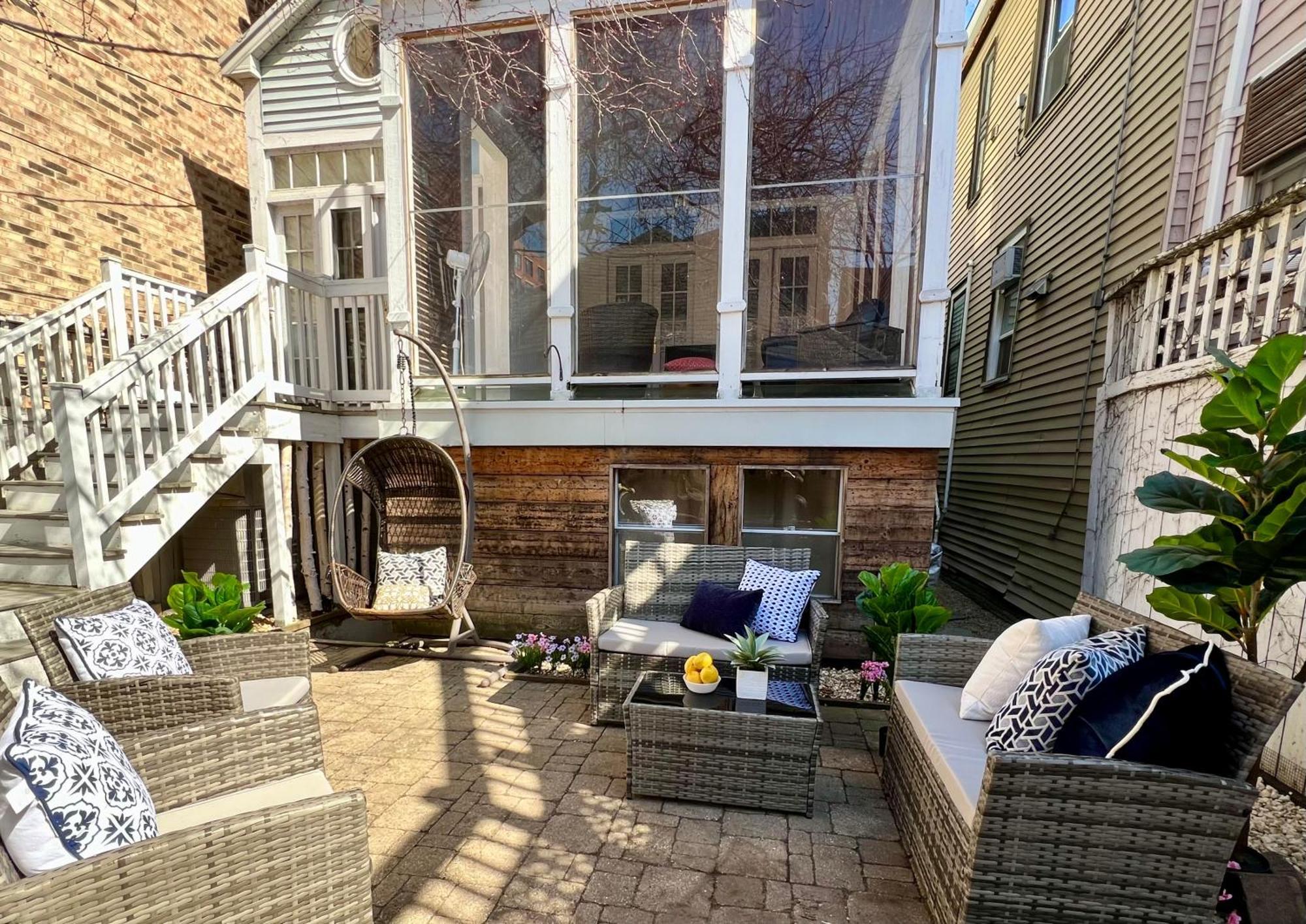 3 Bedroom Spacious Home In Ideal Location W Free Parking Back Yard Pets Welcome Chicago Eksteriør bilde