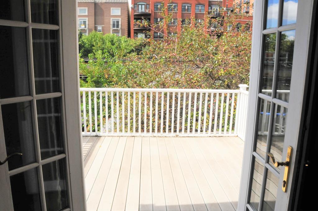 3 Bedroom Spacious Home In Ideal Location W Free Parking Back Yard Pets Welcome Chicago Eksteriør bilde