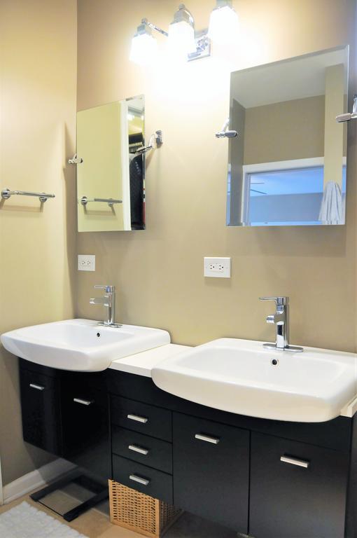 3 Bedroom Spacious Home In Ideal Location W Free Parking Back Yard Pets Welcome Chicago Eksteriør bilde
