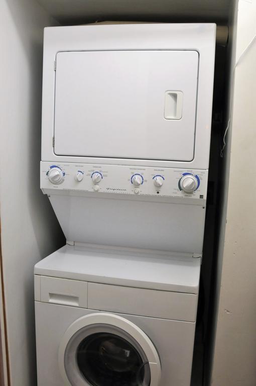 3 Bedroom Spacious Home In Ideal Location W Free Parking Back Yard Pets Welcome Chicago Eksteriør bilde