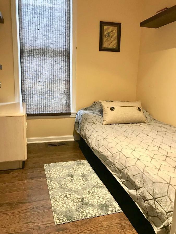 3 Bedroom Spacious Home In Ideal Location W Free Parking Back Yard Pets Welcome Chicago Eksteriør bilde